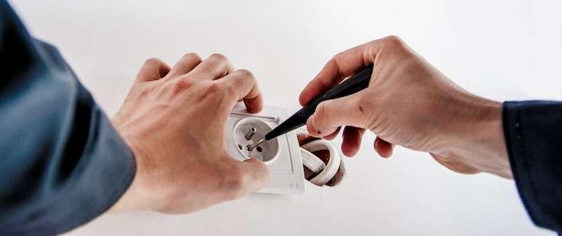 local electrician near me 5 Reasons Why It's Time to Hire a Professional Electrician Professional Electrician