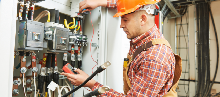 12 Signs You Need to Hire an Electrician blog image