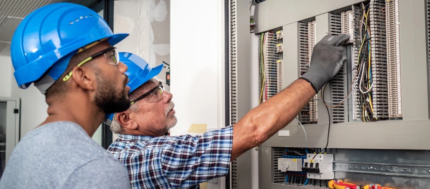 Requirements To Become An Electrician blog image