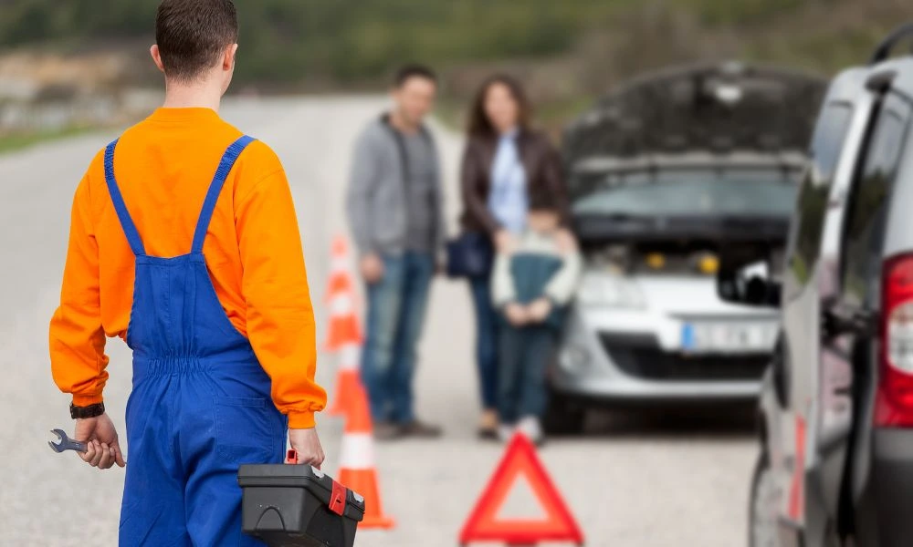 mobile mechanic Mobile Mechanic vs Dealership Mechanic Mobile Mechanic
